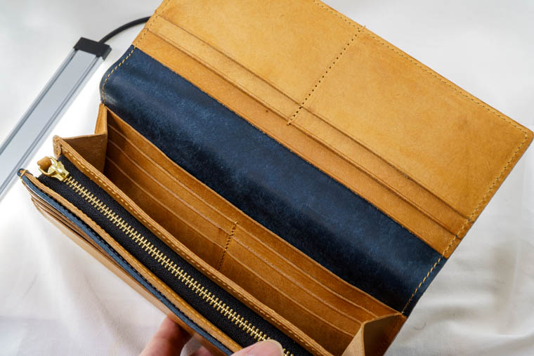 Ryu長財布 札入れ以外に3カ所のポケットがあります