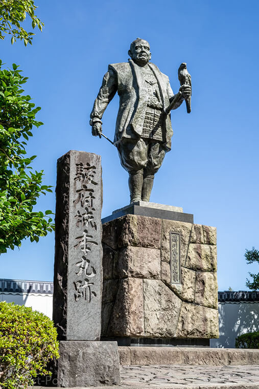 静岡県 駿府城本丸跡にある家康像