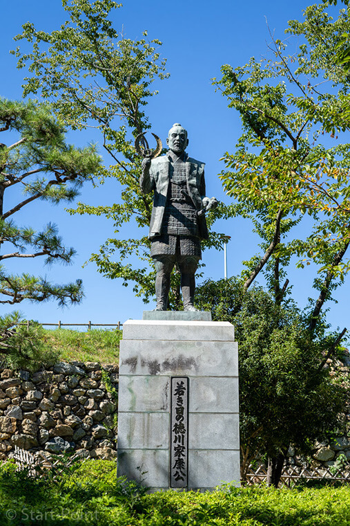 静岡県 浜松城公園にある若き日の徳川家康像