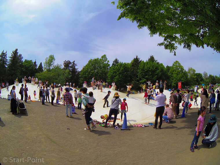 昭和記念公園 公園遊具でおなじみのトランポリン